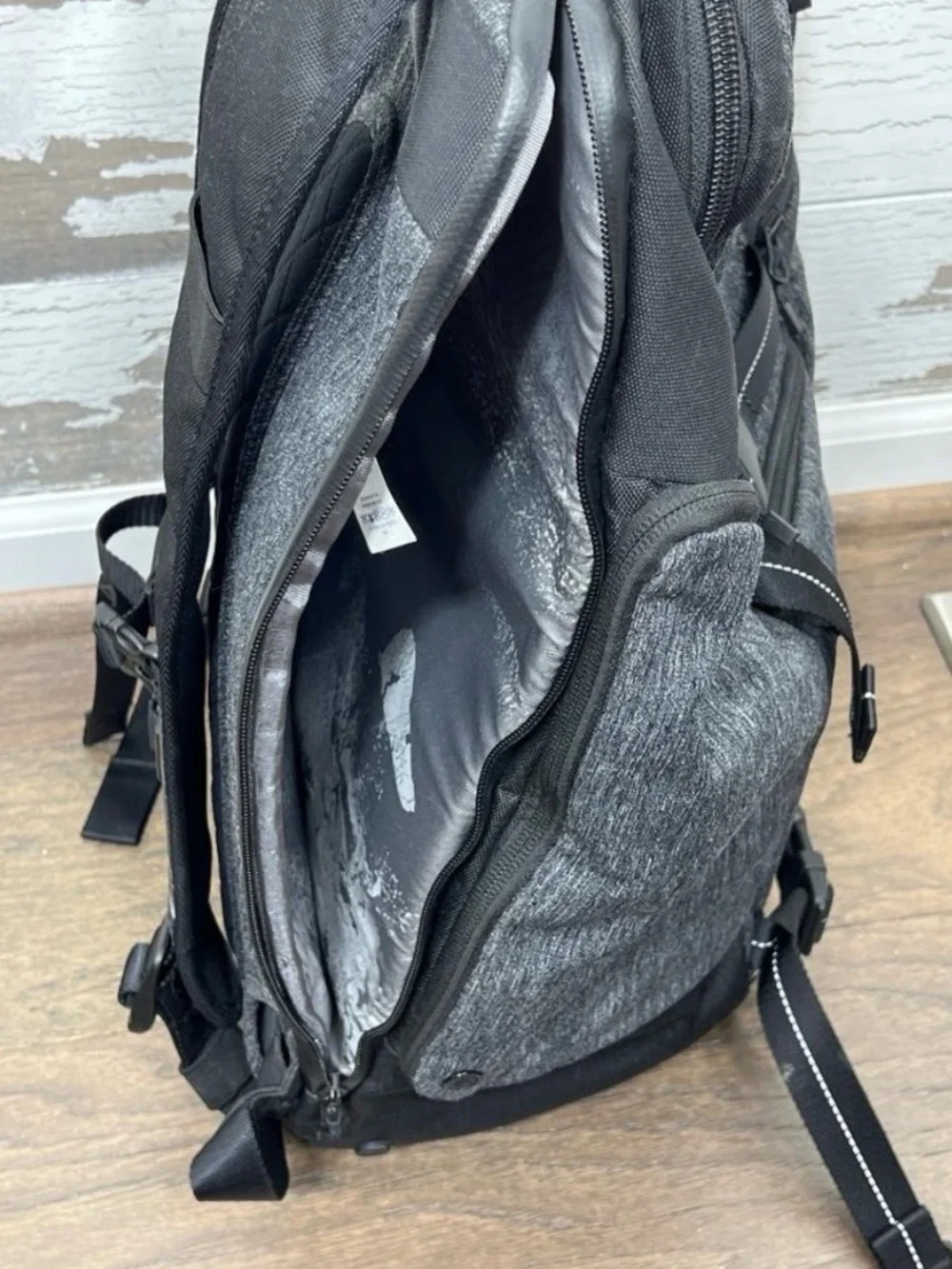 Lululemon Sojourn Backpack Black EUC